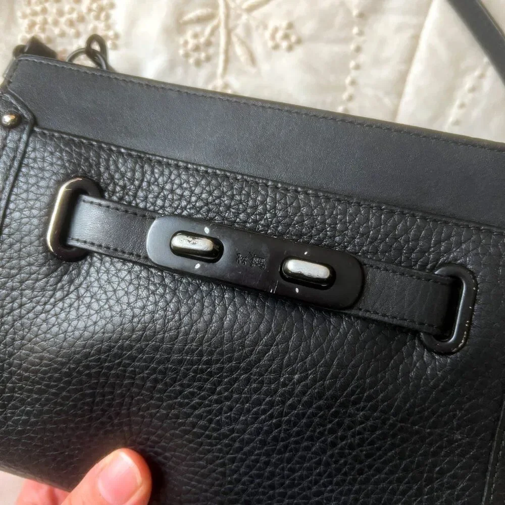 Coach Swagger Wristlet Black  Crossbody Small Handbag Black Pepple Leather